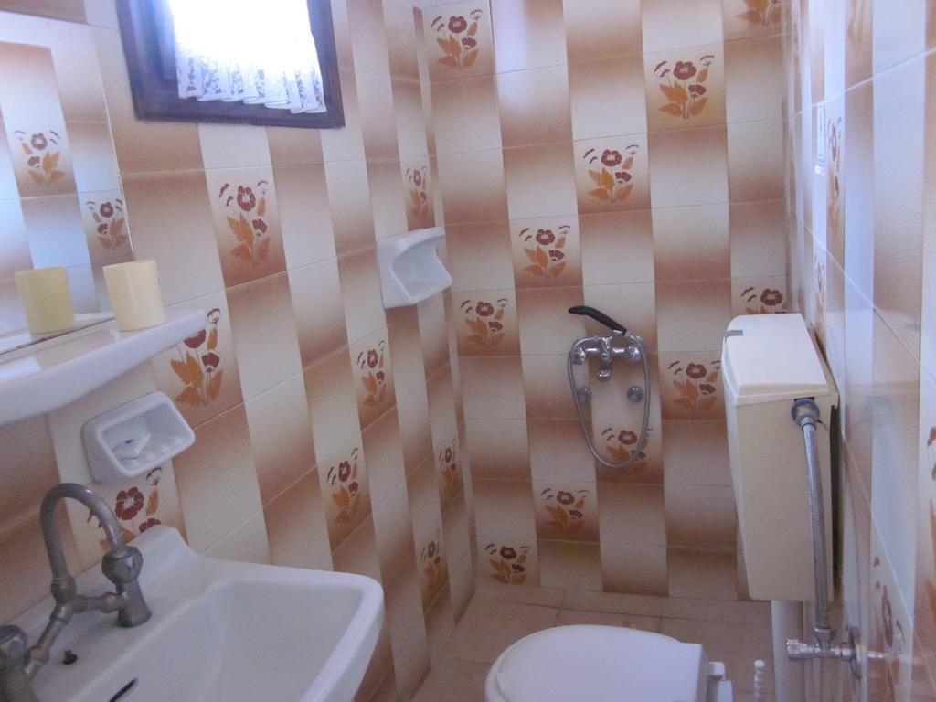 Tina Rooms Gialtra ภายนอก รูปภาพ
